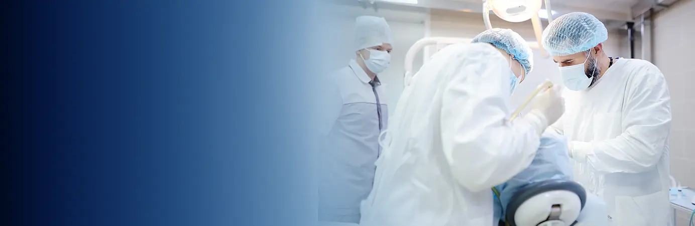Medicos na sala de cirurgia