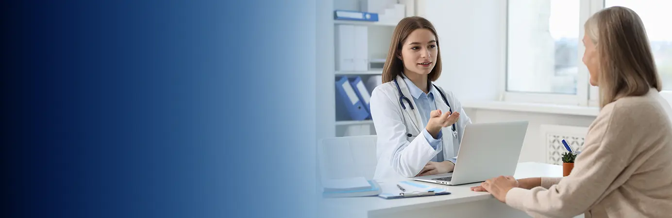 Medica e paciente conversando