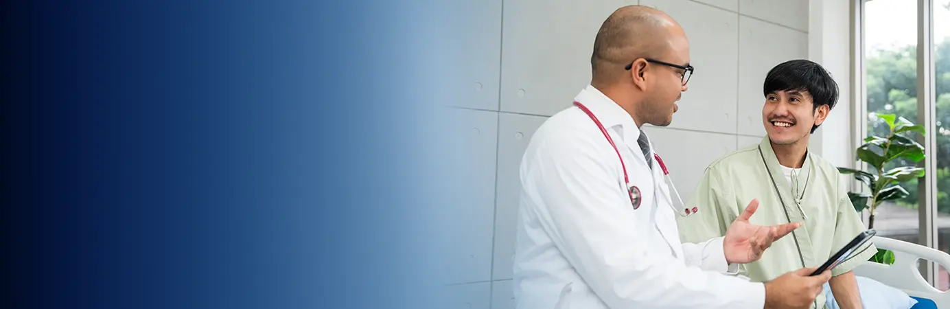 Medico conversando com paciente