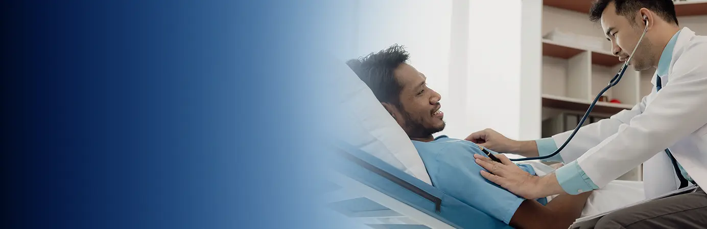 Paciente em conversa com médico durante consulta