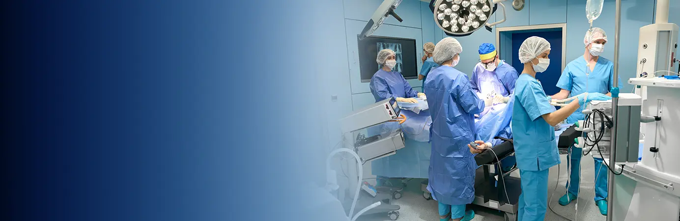 Grupo de profissionais da saúde realizando cirurgia.